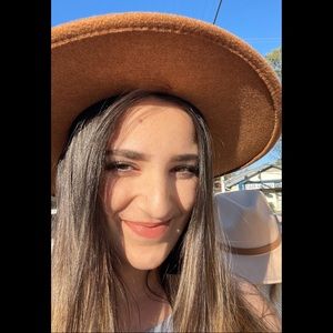 Meet your Posher, Lidiam